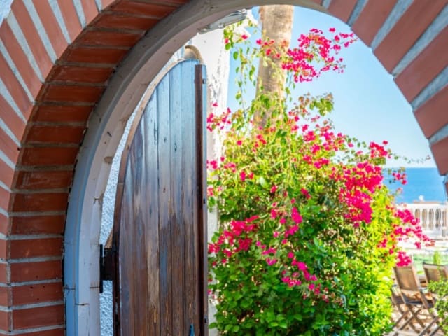 8 soveværelse Villa til salg i Coveta Fuma, El Campello med swimmingpool garage - € 700.000 (Ref: 9375360)