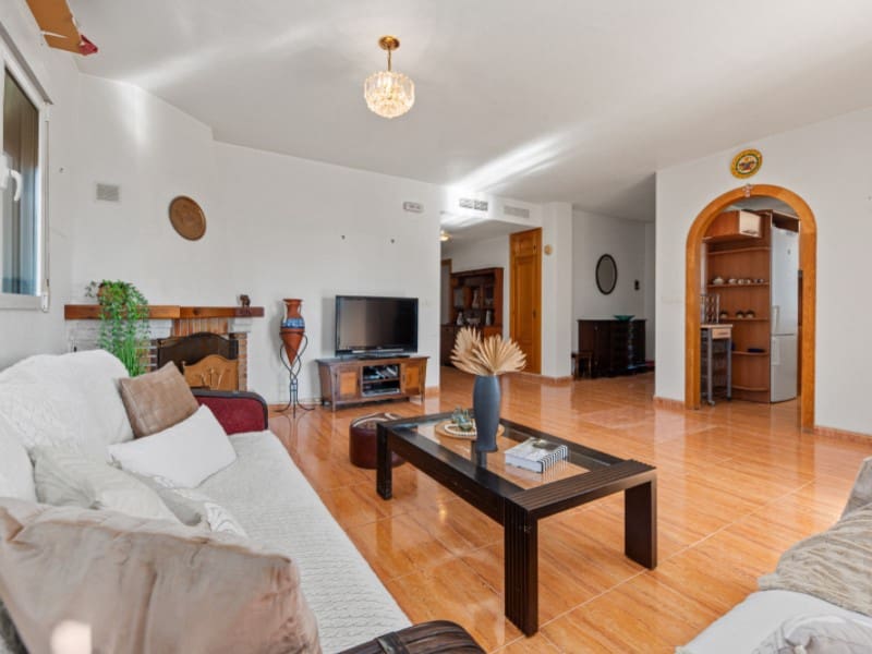 5 soverom Villa til salgs i Alicante by med svømmebasseng garasje - € 399 000 (Ref: 9383268)