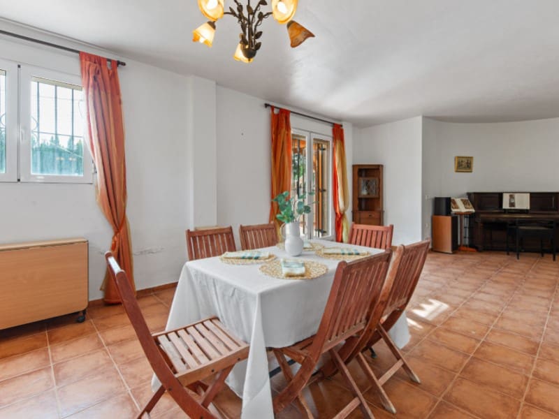 5 soverom Villa til salgs i Alicante by med svømmebasseng garasje - € 399 000 (Ref: 9383268)