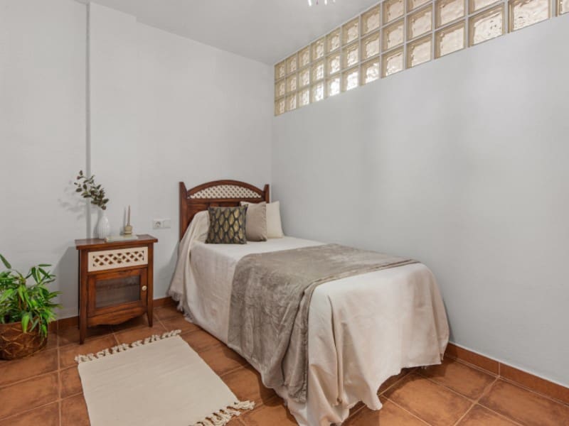 5 soverom Villa til salgs i Alicante by med svømmebasseng garasje - € 399 000 (Ref: 9383268)