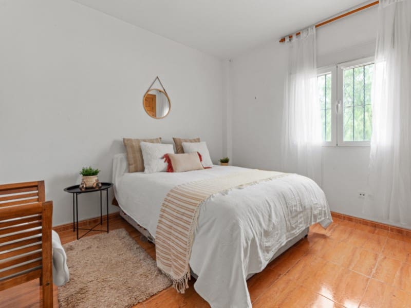 5 soverom Villa til salgs i Alicante by med svømmebasseng garasje - € 399 000 (Ref: 9383268)