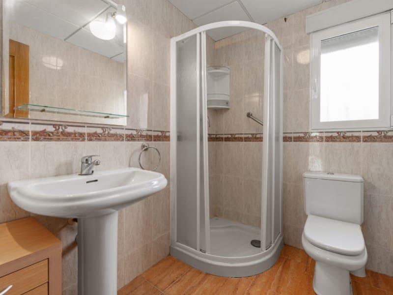 5 soverom Villa til salgs i Alicante by med svømmebasseng garasje - € 399 000 (Ref: 9383268)