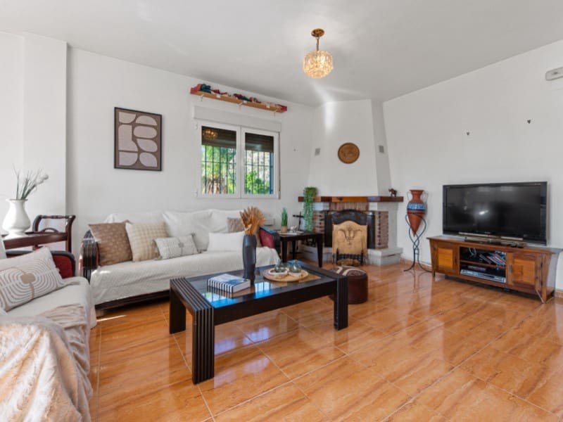 5 soverom Villa til salgs i Alicante by med svømmebasseng garasje - € 399 000 (Ref: 9383268)