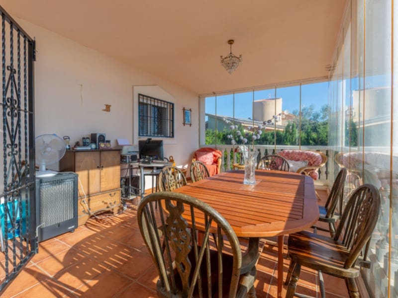 5 soverom Villa til salgs i Alicante by med svømmebasseng garasje - € 399 000 (Ref: 9383268)
