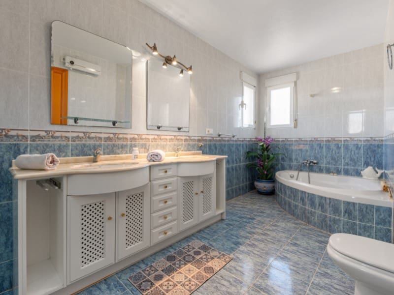 5 soverom Villa til salgs i Alicante by med svømmebasseng garasje - € 399 000 (Ref: 9383268)