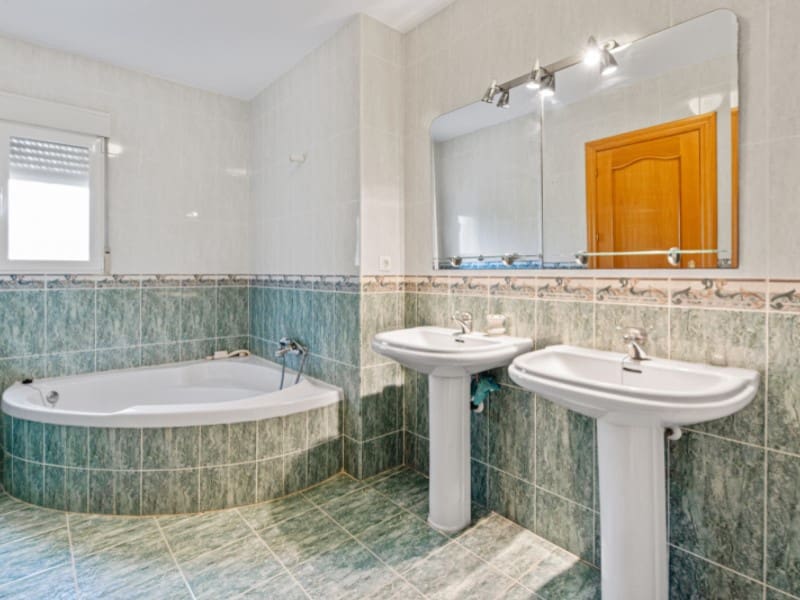 5 soverom Villa til salgs i Alicante by med svømmebasseng garasje - € 399 000 (Ref: 9383268)