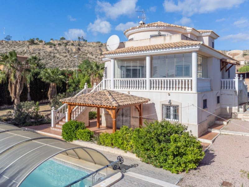 5 soverom Villa til salgs i Alicante by med svømmebasseng garasje - € 399 000 (Ref: 9383268)