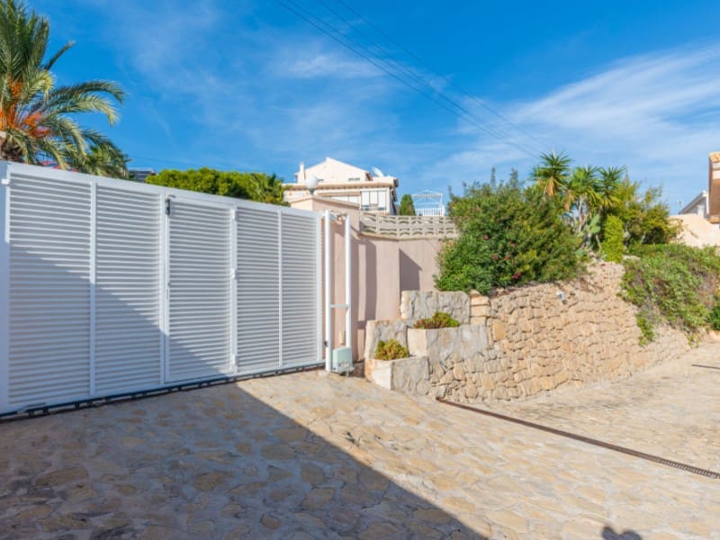 3 sypialnia Willa na sprzedaż w El Campello z basenem - 1 500 000 € (Ref: 9414328)