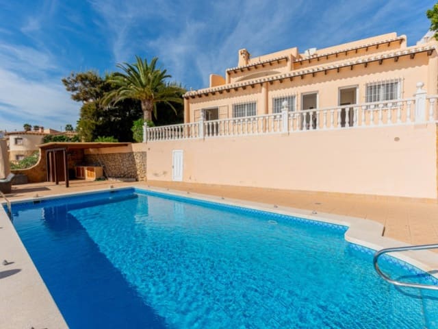 3 soveværelse Villa til salg i Venta Lanuza, El Campello med swimmingpool - € 1.500.000 (Ref: 9414328)