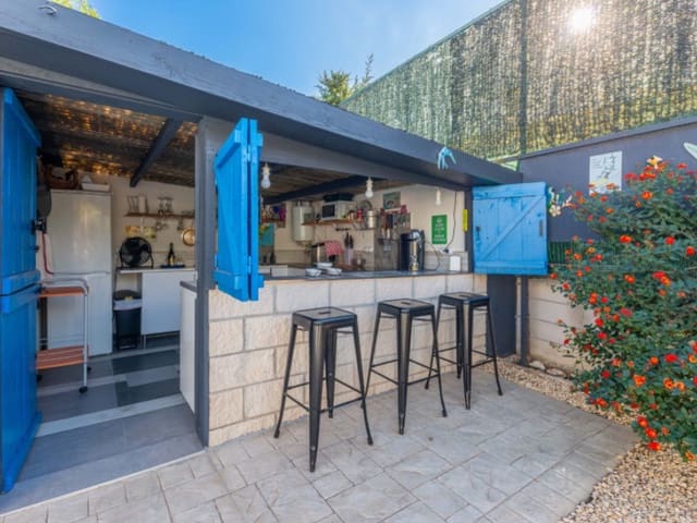 Chalet de 4 habitaciones en Bonalba, Busot en venta con piscina - 550.000 € (Ref: 9417597)