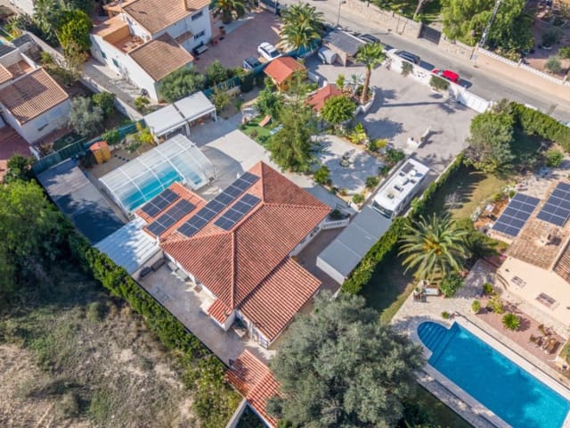 4 soveværelse Villa til salg i Bonalba, Busot med swimmingpool - € 550.000 (Ref: 9417597)