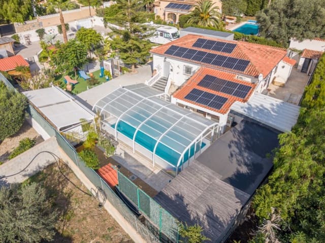 4 soveværelse Villa til salg i Bonalba, Busot med swimmingpool - € 550.000 (Ref: 9417597)