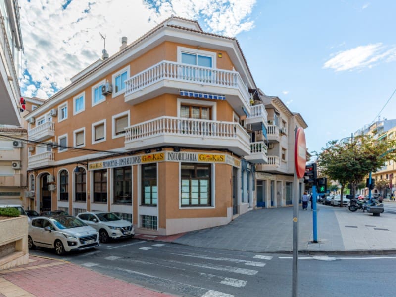 3 bedroom Apartment for sale in El Campello - € 395,000 (Ref: 9437146)