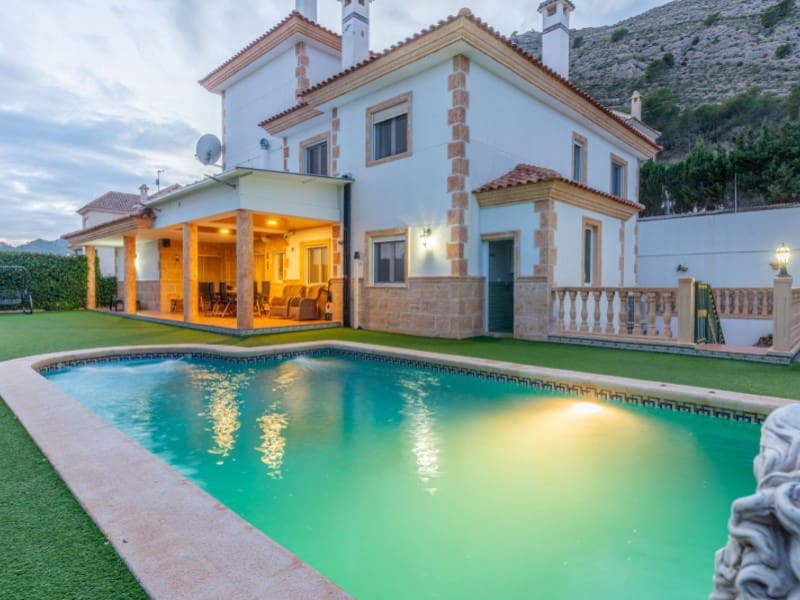 6 bedroom Villa for sale in Jijona / Xixona with garage - € 735,000 (Ref: 9504687)