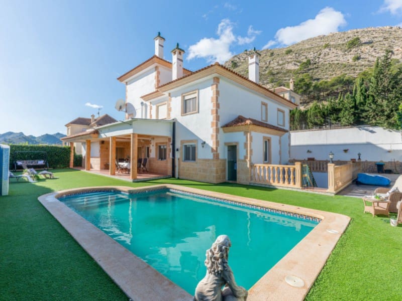 6 bedroom Villa for sale in Jijona / Xixona with garage - € 735,000 (Ref: 9504687)