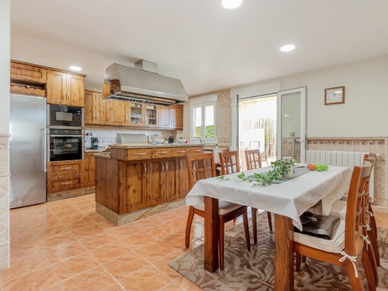 6 bedroom Villa for sale in Jijona / Xixona with garage - € 735,000 (Ref: 9504687)