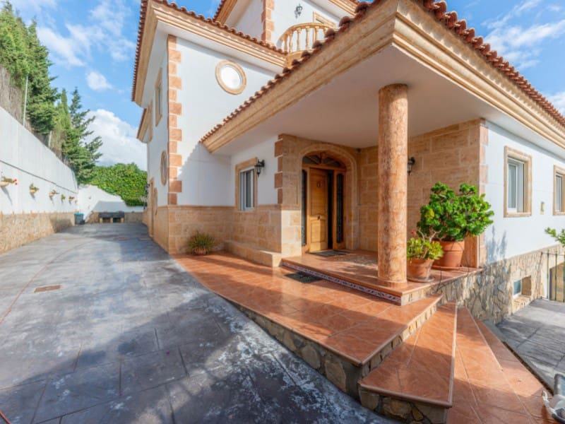 6 bedroom Villa for sale in Jijona / Xixona with garage - € 735,000 (Ref: 9504687)