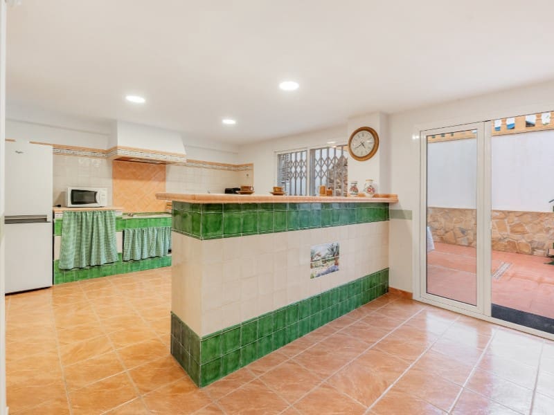 6 bedroom Villa for sale in Jijona / Xixona with garage - € 735,000 (Ref: 9504687)