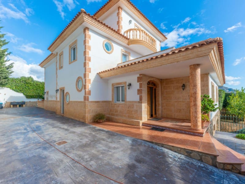 6 bedroom Villa for sale in Jijona / Xixona with garage - € 735,000 (Ref: 9504687)