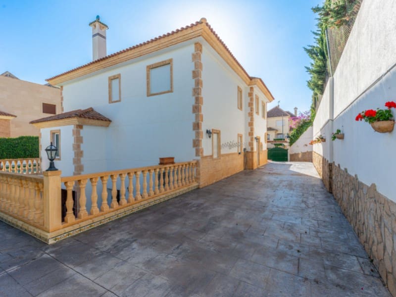 6 bedroom Villa for sale in Jijona / Xixona with garage - € 735,000 (Ref: 9504687)