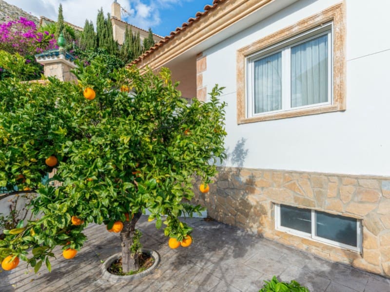 6 bedroom Villa for sale in Jijona / Xixona with garage - € 735,000 (Ref: 9504687)