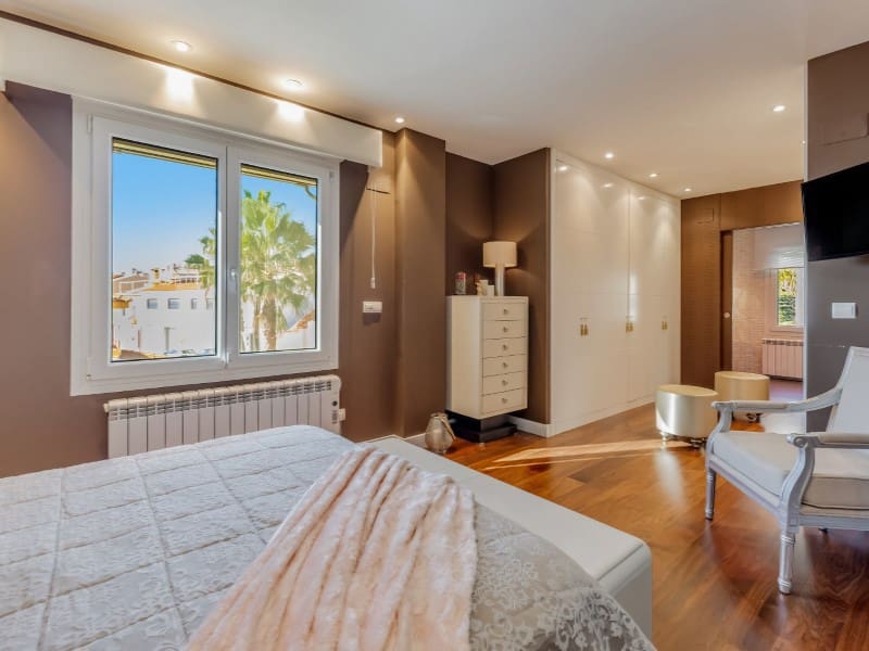 3 soverom Villa til salgs i El Campello med svømmebasseng garasje - € 1 795 000 (Ref: 9551600)