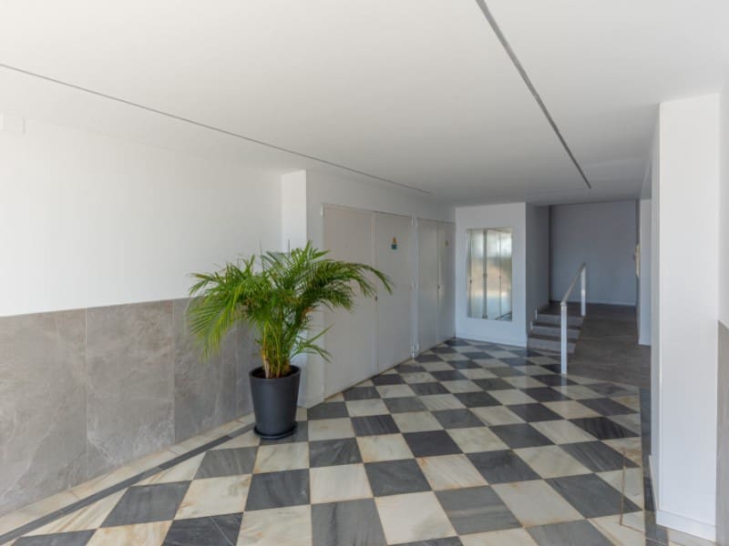 2 bedroom Apartment for sale in El Campello with garage - € 350,000 (Ref: 9644636)