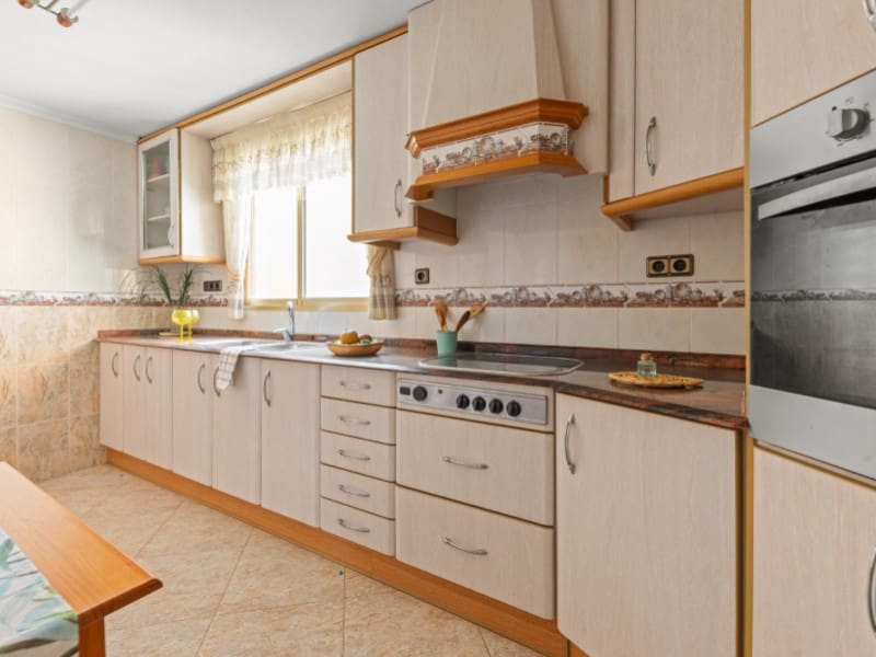 3 bedroom Apartment for sale in El Campello with garage - € 695,000 (Ref: 9690471)