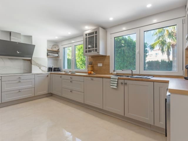 5 slaapkamer Villa te koop in Cala d'Or, El Campello - € 1.495.000 (Ref: 9730216)