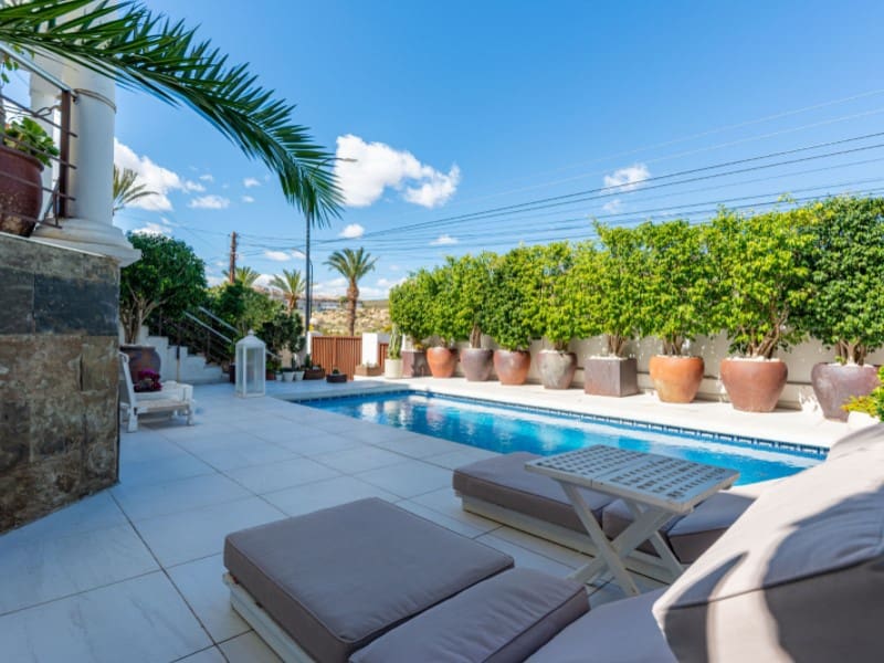 3 Zimmer Villa zu verkaufen in El Campello mit Pool Garage - 460.000 € (Ref: 9738452)