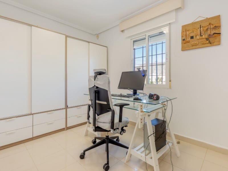 3 Zimmer Villa zu verkaufen in El Campello mit Pool Garage - 460.000 € (Ref: 9738452)