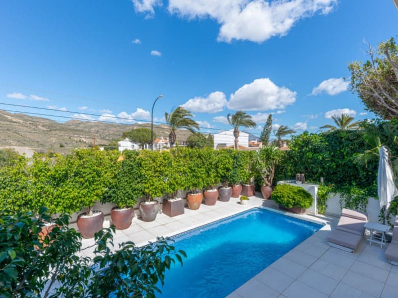 3 Zimmer Villa zu verkaufen in El Campello mit Pool Garage - 460.000 € (Ref: 9738452)