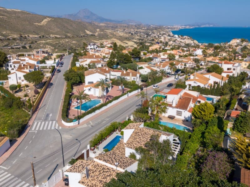 3 Zimmer Villa zu verkaufen in El Campello mit Pool Garage - 460.000 € (Ref: 9738452)