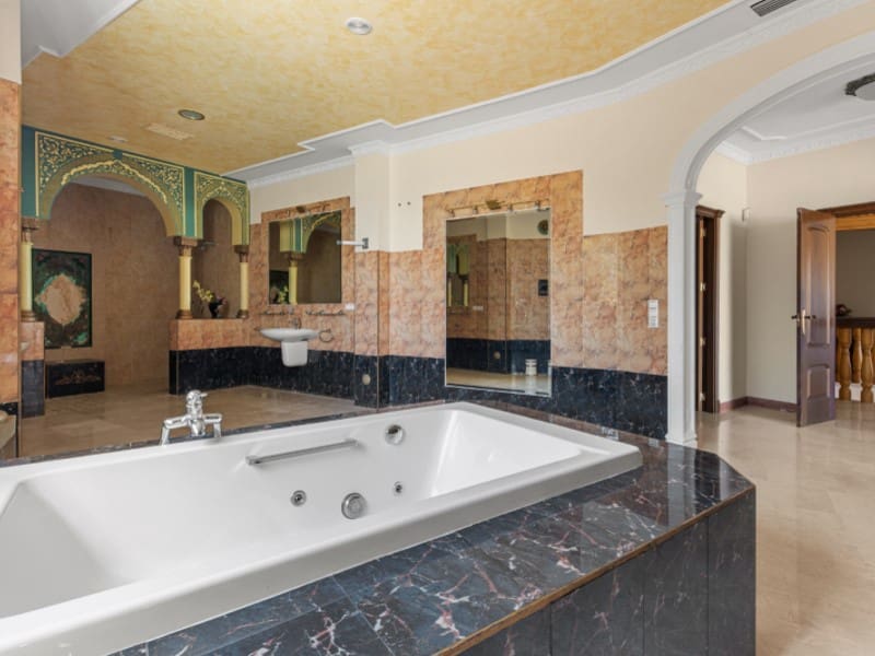 4 slaapkamer Villa te koop in El Campello met zwembad garage - € 1.200.000 (Ref: 9808017)