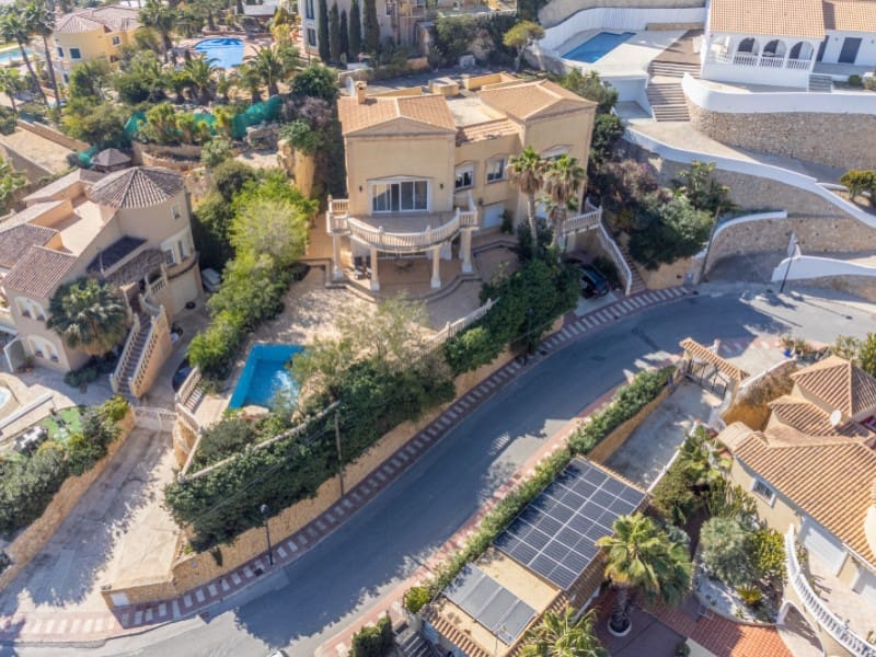 4 slaapkamer Villa te koop in El Campello met zwembad garage - € 1.200.000 (Ref: 9808017)