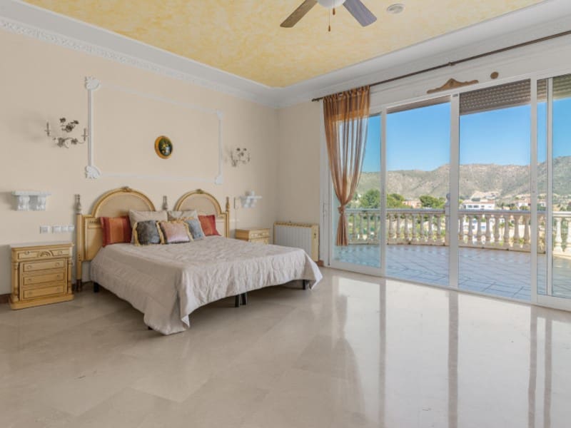 4 slaapkamer Villa te koop in El Campello met zwembad garage - € 1.200.000 (Ref: 9808017)