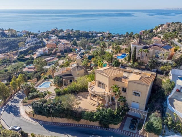 Chalet de 4 habitaciones en El Campello en venta con piscina garaje - 1.200.000 € (Ref: 9808017)