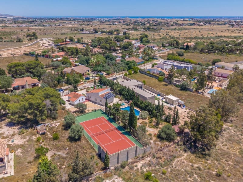 3 bedroom Villa for sale in San Vicente / Sant Vicent del Raspeig with pool - € 449,000 (Ref: 9892413)