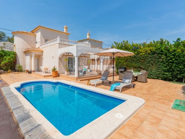 Chalet de 3 habitaciones en El Campello en venta con piscina - 549.000 € (Ref: 9892414)