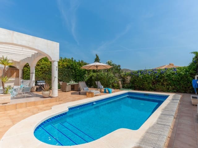 Chalet de 3 habitaciones en El Campello en venta con piscina - 549.000 € (Ref: 9892414)
