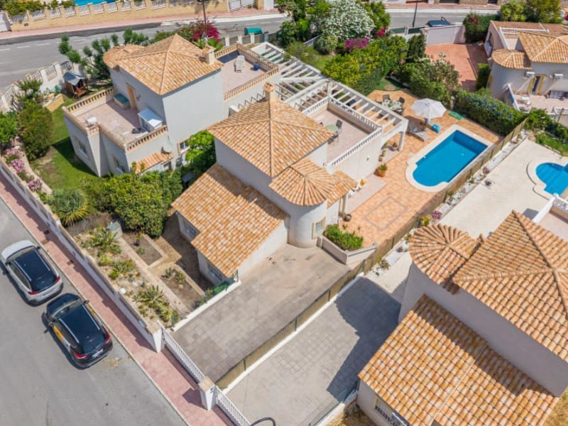 3 makuuhuone Huvila myytävänä paikassa El Campello mukana uima-altaan - 549 000 € (Ref: 9892414)
