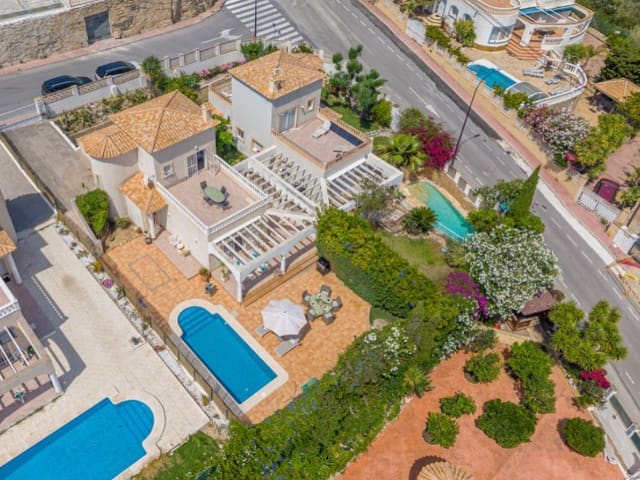 Chalet de 3 habitaciones en El Campello en venta con piscina - 549.000 € (Ref: 9892414)