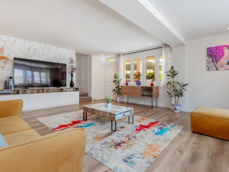 6 bedroom Villa for sale in El Campello with pool - € 850,000 (Ref: 9917845)