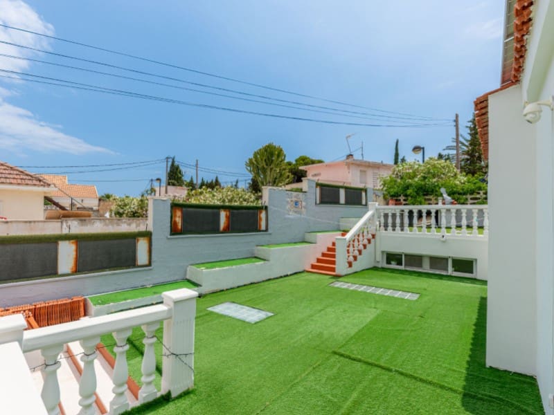 6 bedroom Villa for sale in El Campello with pool - € 850,000 (Ref: 9917845)