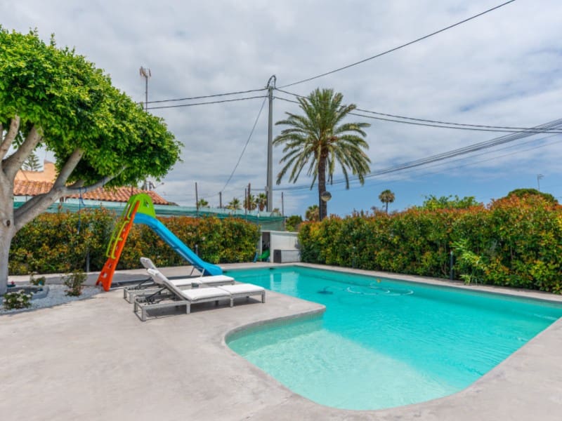 6 bedroom Villa for sale in El Campello with pool - € 850,000 (Ref: 9917845)
