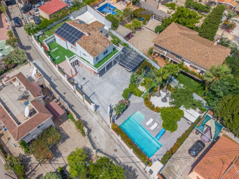 6 bedroom Villa for sale in El Campello with pool - € 850,000 (Ref: 9917845)