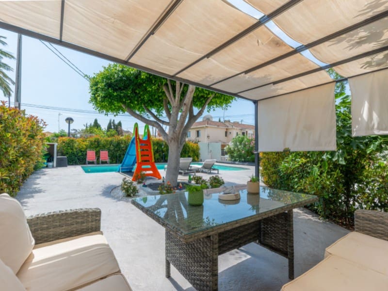 6 bedroom Villa for sale in El Campello with pool - € 850,000 (Ref: 9917845)