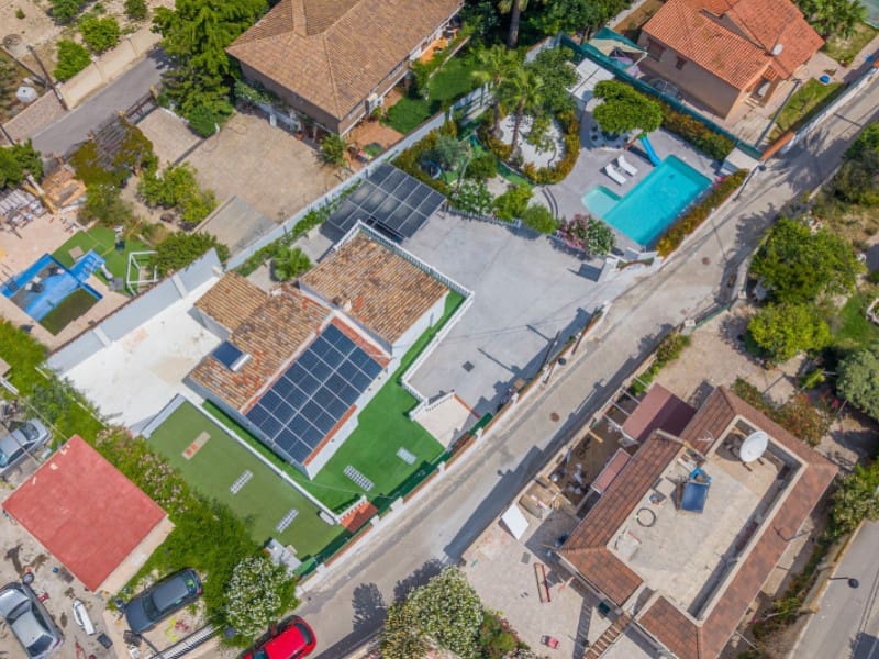 6 bedroom Villa for sale in El Campello with pool - € 850,000 (Ref: 9917845)
