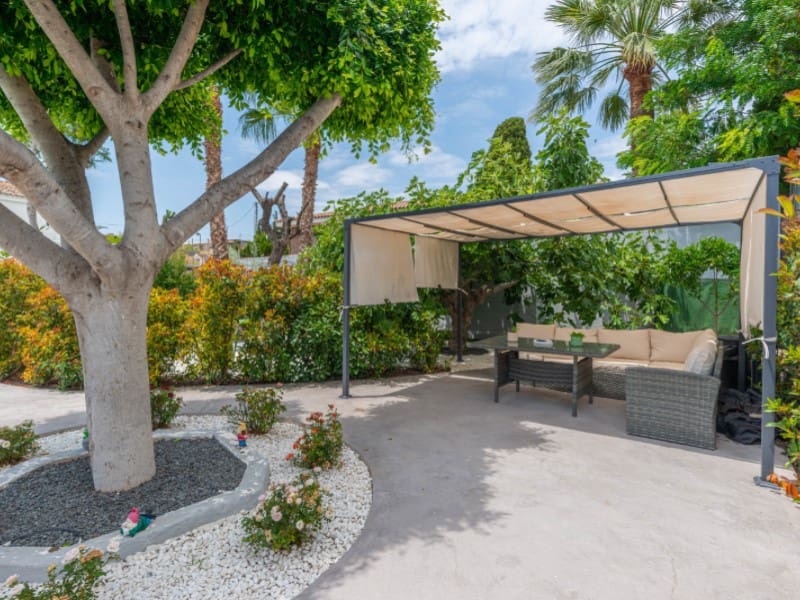 6 bedroom Villa for sale in El Campello with pool - € 850,000 (Ref: 9917845)