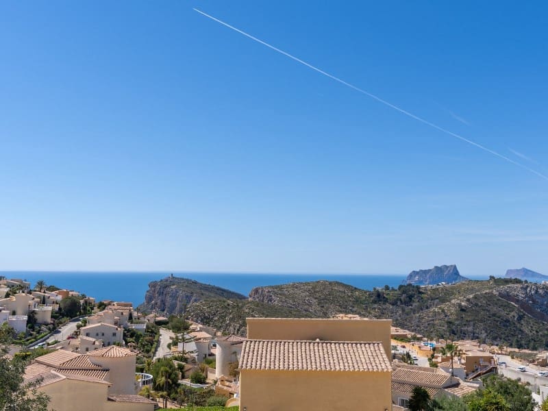 Chalet de 4 habitaciones en Cumbre del Sol en venta con piscina - 1.850.000 € (Ref: 9936082)